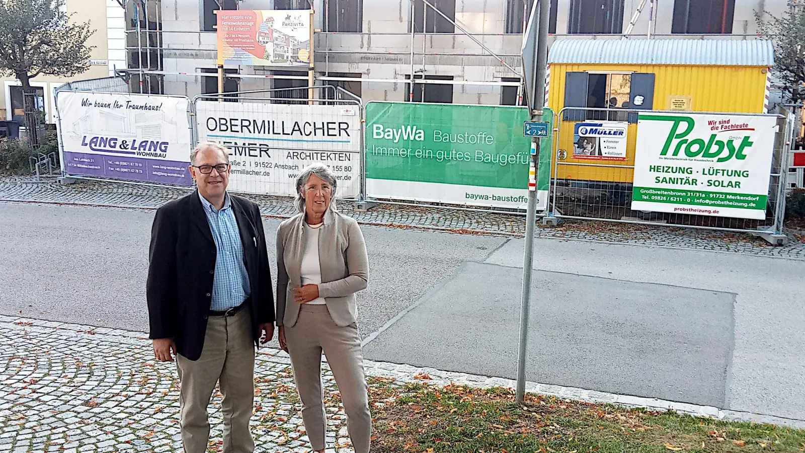 Wolframs-Eschenbachs Bürgermeister Michael Dörr freut sich über die Privatinvestition von Gisela Diekelmann in 14 neue Ferienwohnungen. (Foto: Diane Mayer)