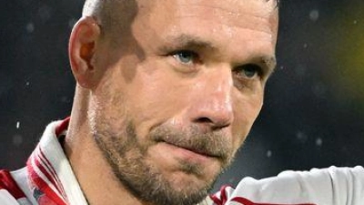Kult in Köln: Lukas Podolski hat früh die Herzen der FC-Fans erobert. (Archivbild) (Foto: Federico Gambarini/dpa)