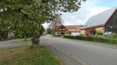 Die Ortsdurchfahrt von Linden steht im Zentrum der angedachten Dorferneuerung. Privatgebäude, die unmittelbar an die öffentlichen Maßnahmen grenzen, können auch gefördert werden. (Foto: Karl-Heinz Gisbertz)