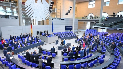 Im Plenum des Bundestags entscheidet sich der Rentenstreit - und vielleicht auch die Zukunft der Koalition. (Archivbild) (Foto: Elisa Schu/dpa)