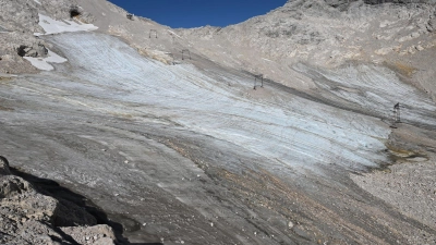 Am Nördlichen Schneeferner lag bis in den Juli Altschnee und ließ den Gletscher größer aussehen. (Archivbild) (Foto: Angelika Warmuth/dpa)