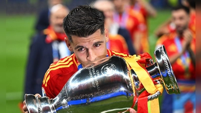 Alvaro Morata soll Milan zu Titeln und Pokalen schießen. (Foto: Robert Michael/dpa)