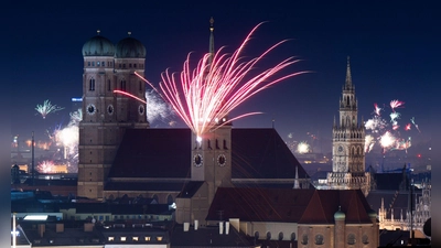 Wie in München wurde vielerorts ein Feuerwerk gezündet. (Foto: Sven Hoppe/dpa)