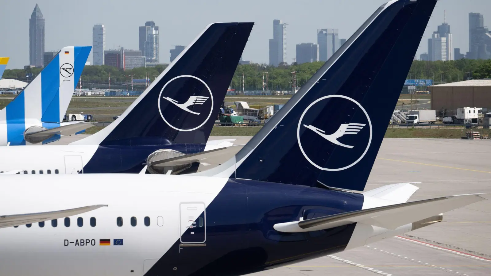 Die Lufthansa hat mit dem Aus für die Tochter Cityline Tausende Verbindungen gestrichen. (Archivbild) (Foto: Boris Roessler/dpa)