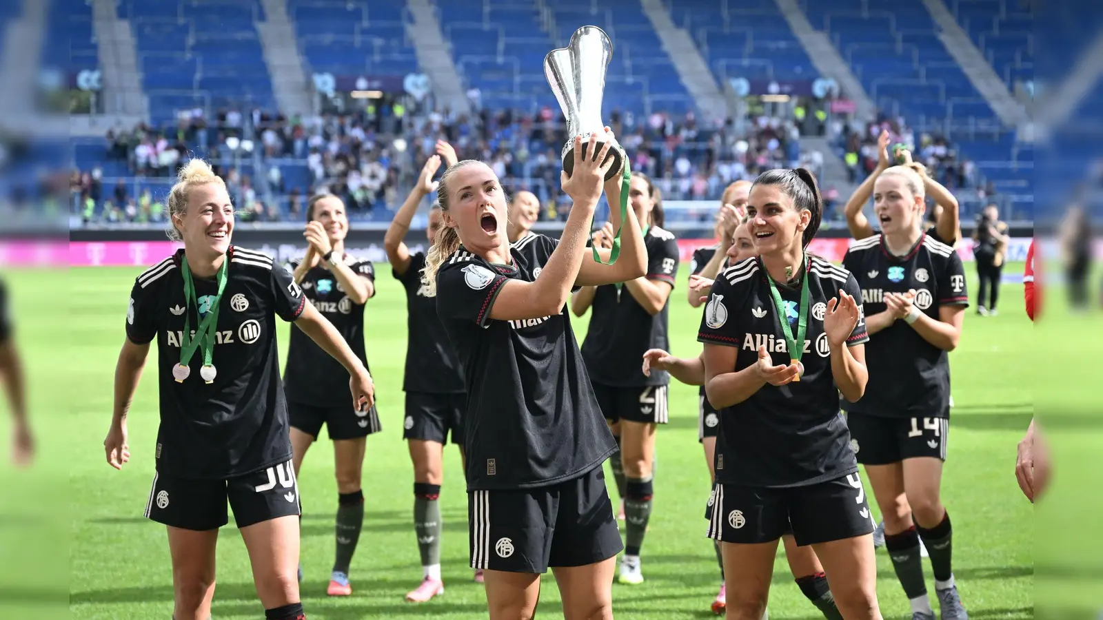 Titelverteidiger im Supercup: die Fußballerinnen des FC Bayern. (Archivbild)   (Foto: Uli Deck/dpa)