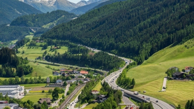 Befürchtete Staus durch vorgezogene Fahrten über den Brenner sind weitgehend ausgeblieben.  (Foto: Peter Kneffel/dpa)