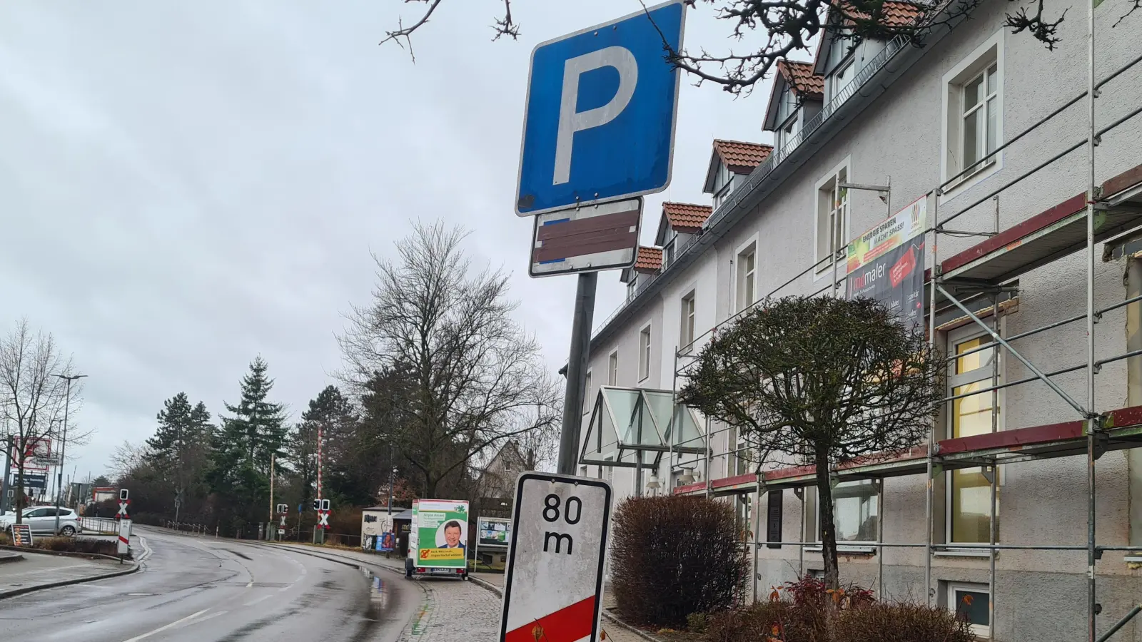 Ein Parkschild in der Rothenburger Straße wurde beklebt. (Foto: Anna Franck)