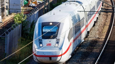 Der ICE hielt nicht in Fulda, obwohl er das laut Fahrplan hätte tun müssen. (Symbolbild) (Foto: Philipp von Ditfurth/dpa)