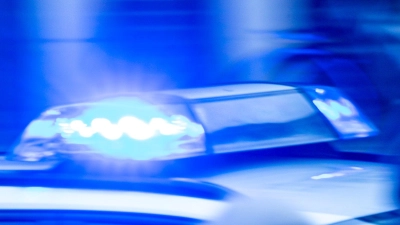 Als die Beamten am Tatort ankommen, sind die Verdächtigen bereits geflohen. (Symbolbild) (Foto: Jens Büttner/dpa)