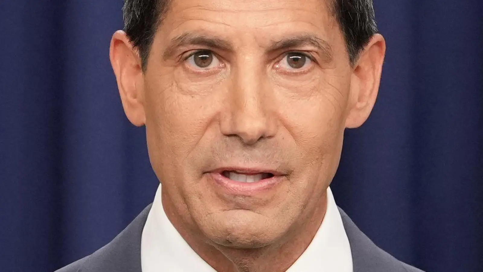 Fed-Chef Warsh signalisiert Bereitschaft für Zinserhöhungen. (Archivbild) (Foto: Mark Schiefelbein/AP/dpa)