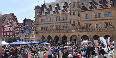 Die Stadtmosphäre in Rothenburg steht in diesem Jahr unter dem Motto „Rothenburg vereint!”. (Foto: Stadt Rothenburg)