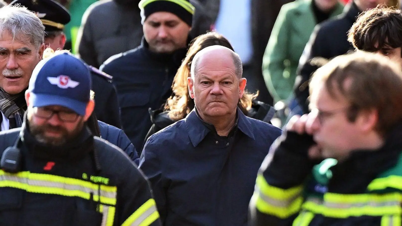 Bundeskanzler Olaf Scholz in der Innenstadt von Verden/Aller. (Foto: Philipp Schulze/dpa)