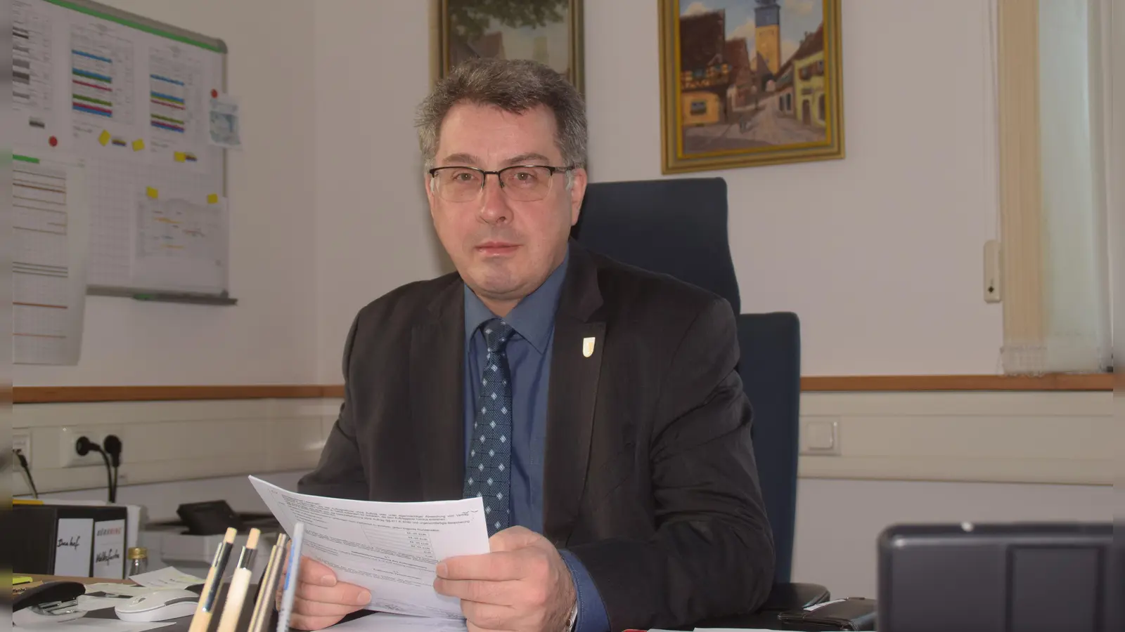 Er hat Sorgen wegen des Uffenheimer Haushalts: Bürgermeister Wolfgang Lampe. (Foto: Gerhard Krämer)