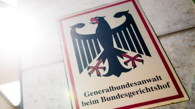 Die Bundesanwaltschaft lässt den Beschuldigten nach Karlsruhe bringen. (Foto: Christoph Schmidt/dpa)