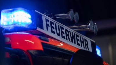 Mit einem Flaschenzug rettete die Feuerwehr den Mann. (Symbolbild) (Foto: Marijan Murat/dpa)