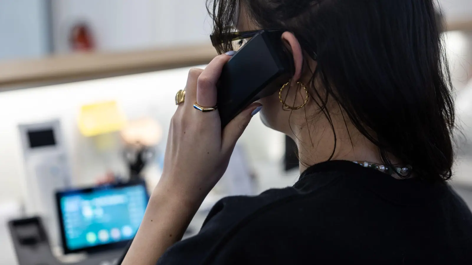 Die allermeisten Frauen verdienen in Partnerschaften weniger als der Mann (Archivbild) (Foto: Hannes P Albert/dpa)