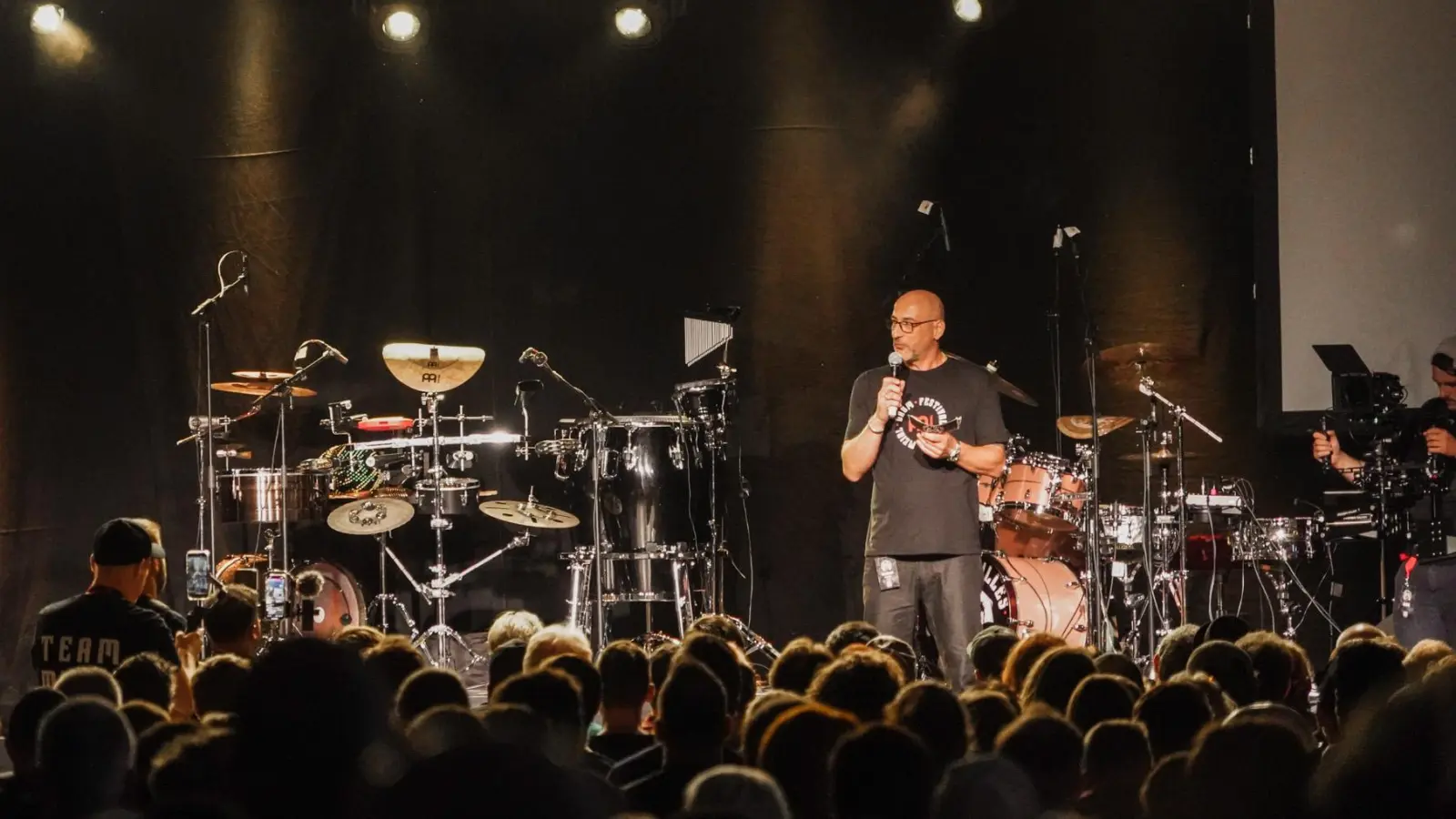Wenn die Drumsets auf der Bühne stehen und sich davor Hunderte Musikbegeisterte versammelt haben, dann ist wieder Drum-Festival in Gutenstetten. (Foto: Meinl/Sophie Köster)