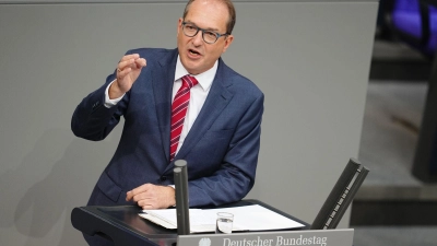 Der Chef der CSU-Abgeordneten im Bundestag, Alexander Dobrindt, sagt, seine Partei sei auf eine mögliche vorgezogene Bundestagswahl vorbereitet. (Archivfoto) (Foto: Kay Nietfeld/dpa)