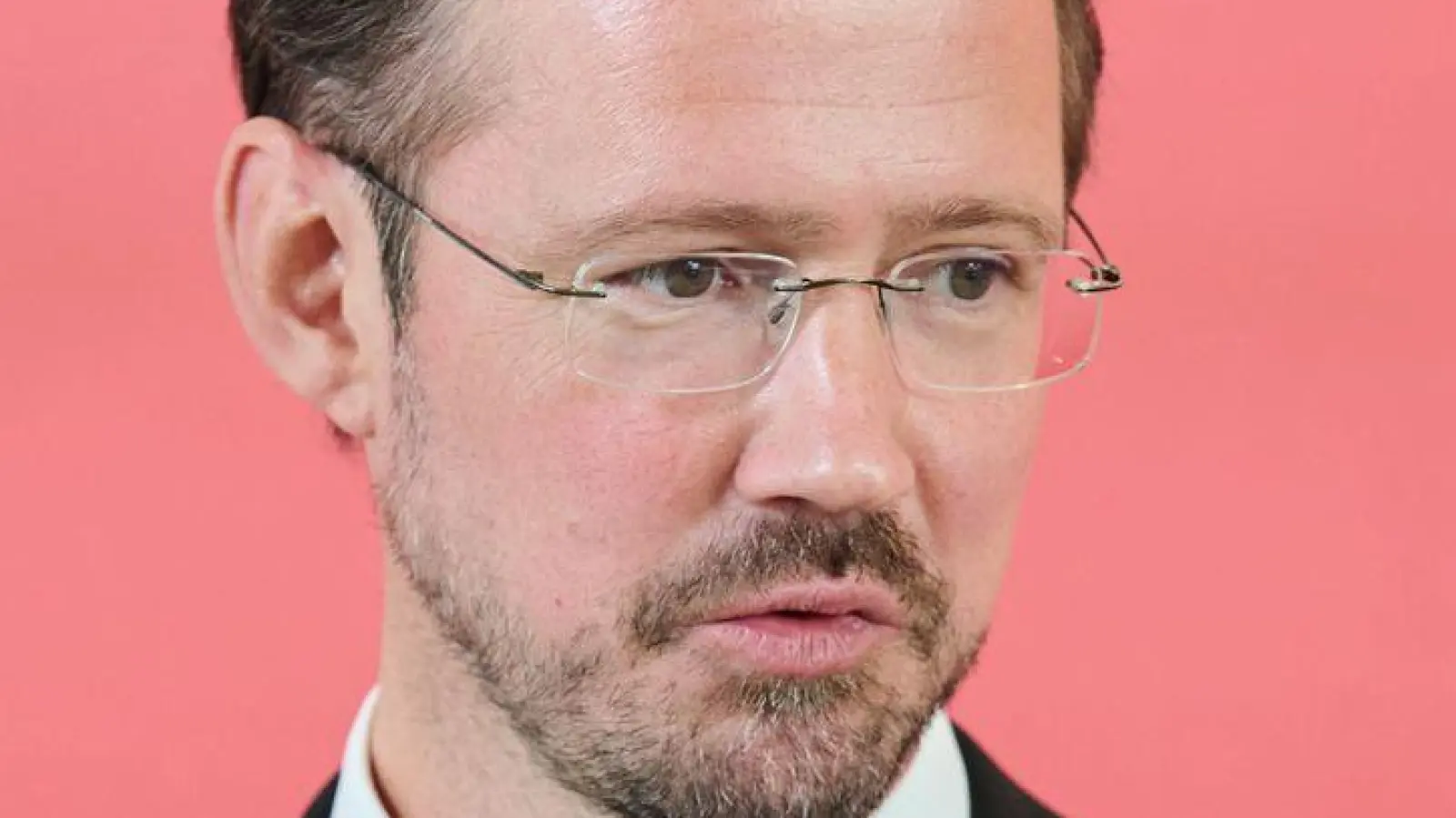 SPD-Fraktionsgeschäftsführer Wiese verweist darauf, dass sich die Koalition auf ein Gesamtrentenpaket verständigt hat. (Archivbild)  (Foto: Annette Riedl/dpa)