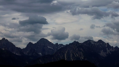 In den Allgäuer Alpen stürzte der Bergsteiger ab und starb. (Archivbild) (Foto: Karl-Josef Hildenbrand/dpa)