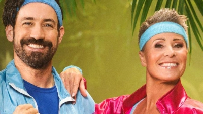 Moderator Jan Köppen und Sonja Zietlow erwarten neue Promis zu Dschungelprüfungen. (Foto: Pascal Bünning/RTL/dpa)