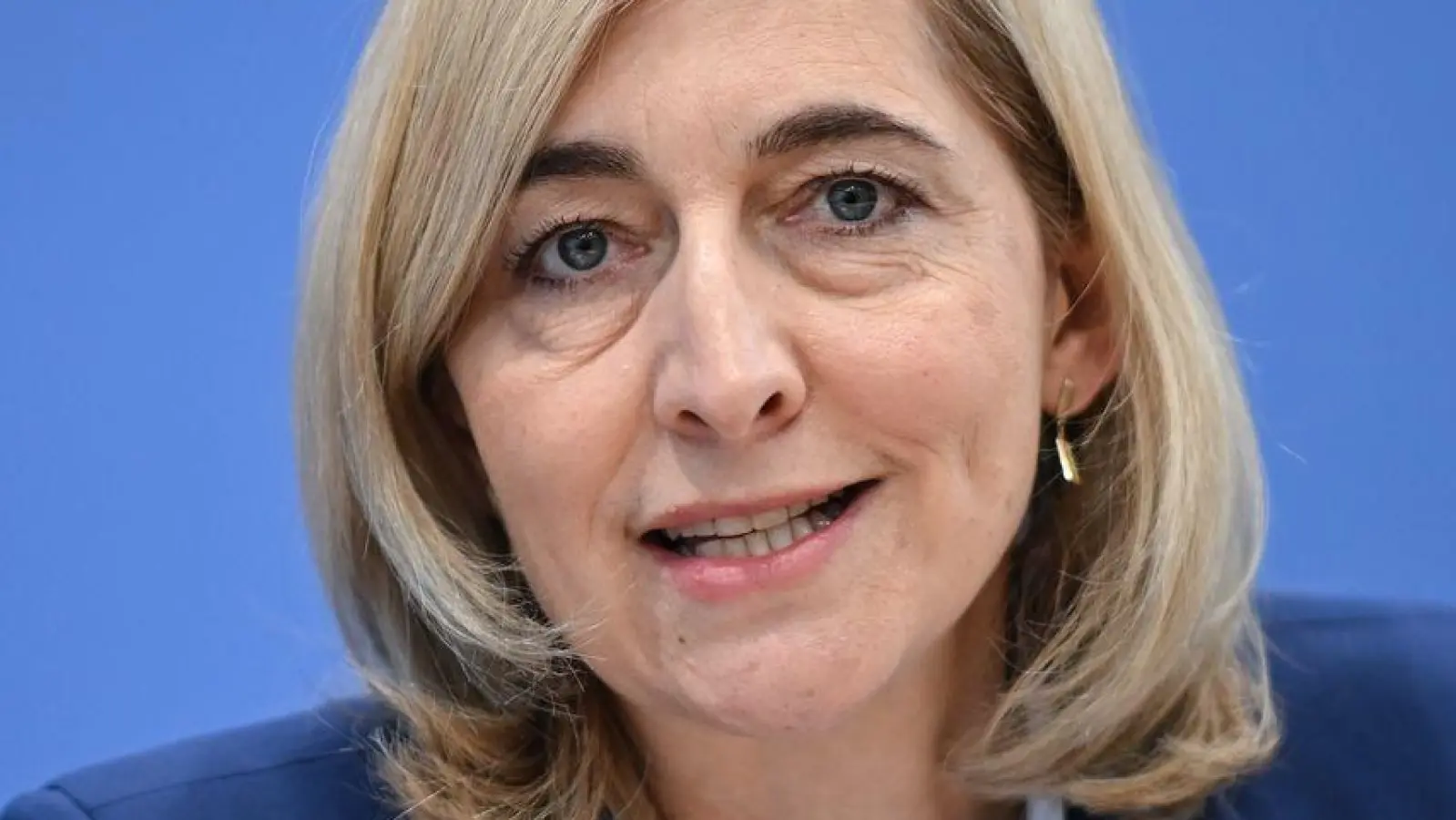 Ministerin Warken will bei Einsparungen „alle Bereiche mit ins Boot“ holen. (Foto: Britta Pedersen/dpa)