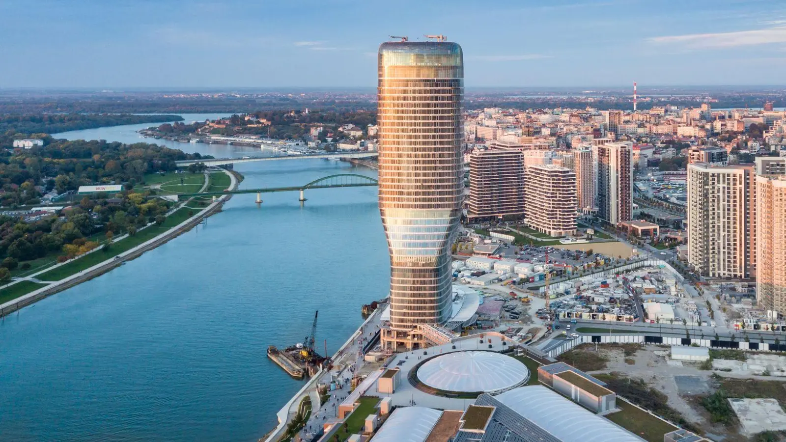 Mit 168 Metern das höchste Gebäude Serbiens ist der jetzt schon ikonische Kula Beograd. (Foto: Tourist Organization of Belgrade/dpa-tmn)