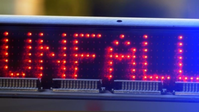 Die Polizei ermittelt zu den Hintergründen des Unfalls. (Symbolbild) (Foto: Stefan Puchner/dpa)