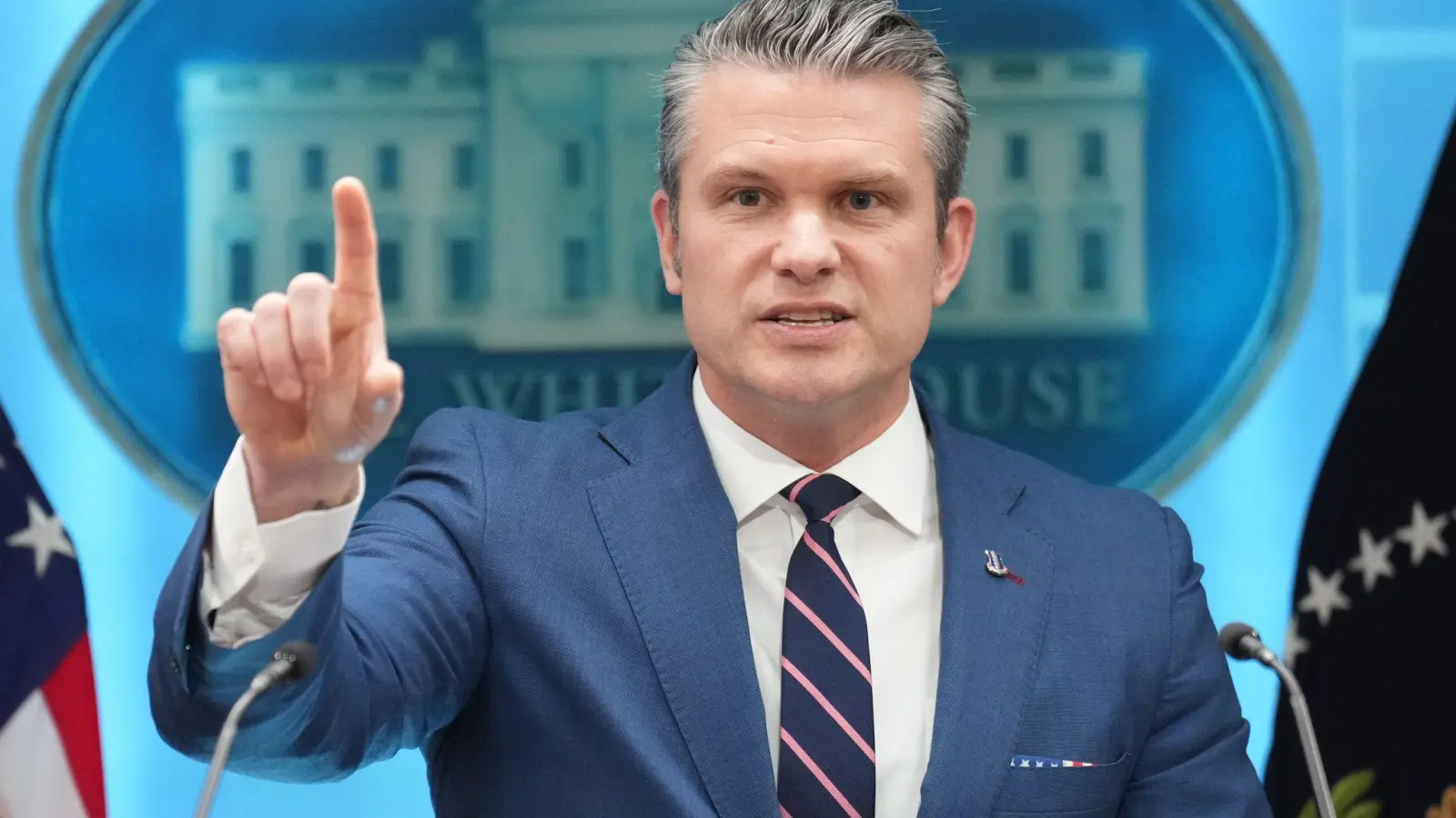 Pentagon-Chef Hegseth ordnet den Abzug von rund 5000 Soldaten aus Deutschland an. (Archivbild: Mark Schiefelbein/AP/dpa)