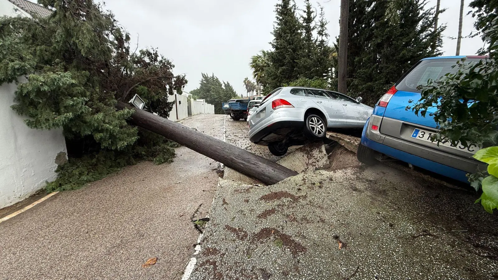 In der südspanischen Region Andalusien hat das Sturmtief „Lenonardo” für Chaos gesorgt. (Foto: Nono Rico / Europa Press/EUROPA PRESS/dpa)