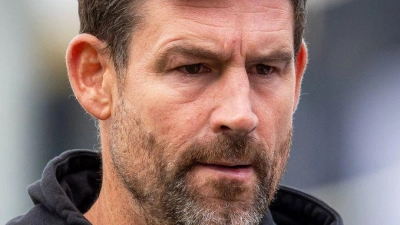 Trainer Thomas Kleine fordert eine Reaktion seiner Mannschaft. (Foto: Harald Tittel/dpa)