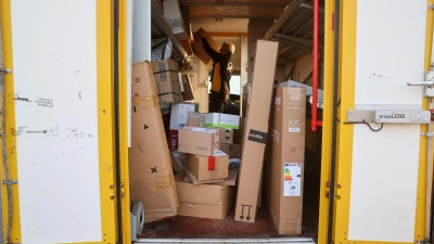 Der Räuber schlug der Paketbotin mit einem Schlüsselbund auf den Kopf (Symbolbild) (Foto: Jan Woitas/dpa)