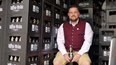 Das Lager ist voll: Christian Konyen freut sich auf die Termine, an denen das Helle erstmals verkostet werden kann. (Foto: Johannes Zimmermann)