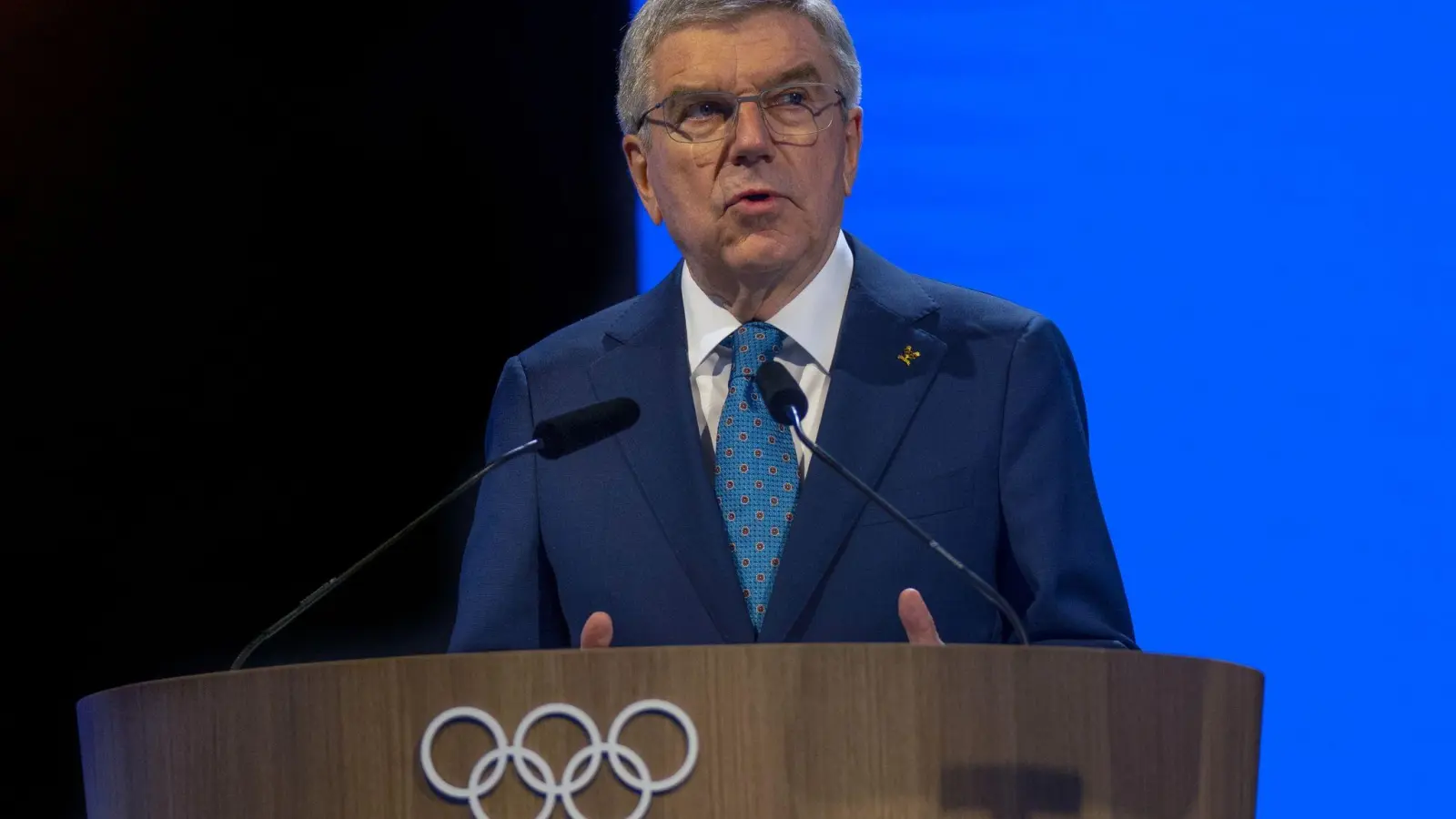 Bei der IOC-Generalversammlung in Mumbai wurde über die Amtszeit von Thomas Bach debattiert. (Foto: Rafiq Maqbool/AP/dpa)