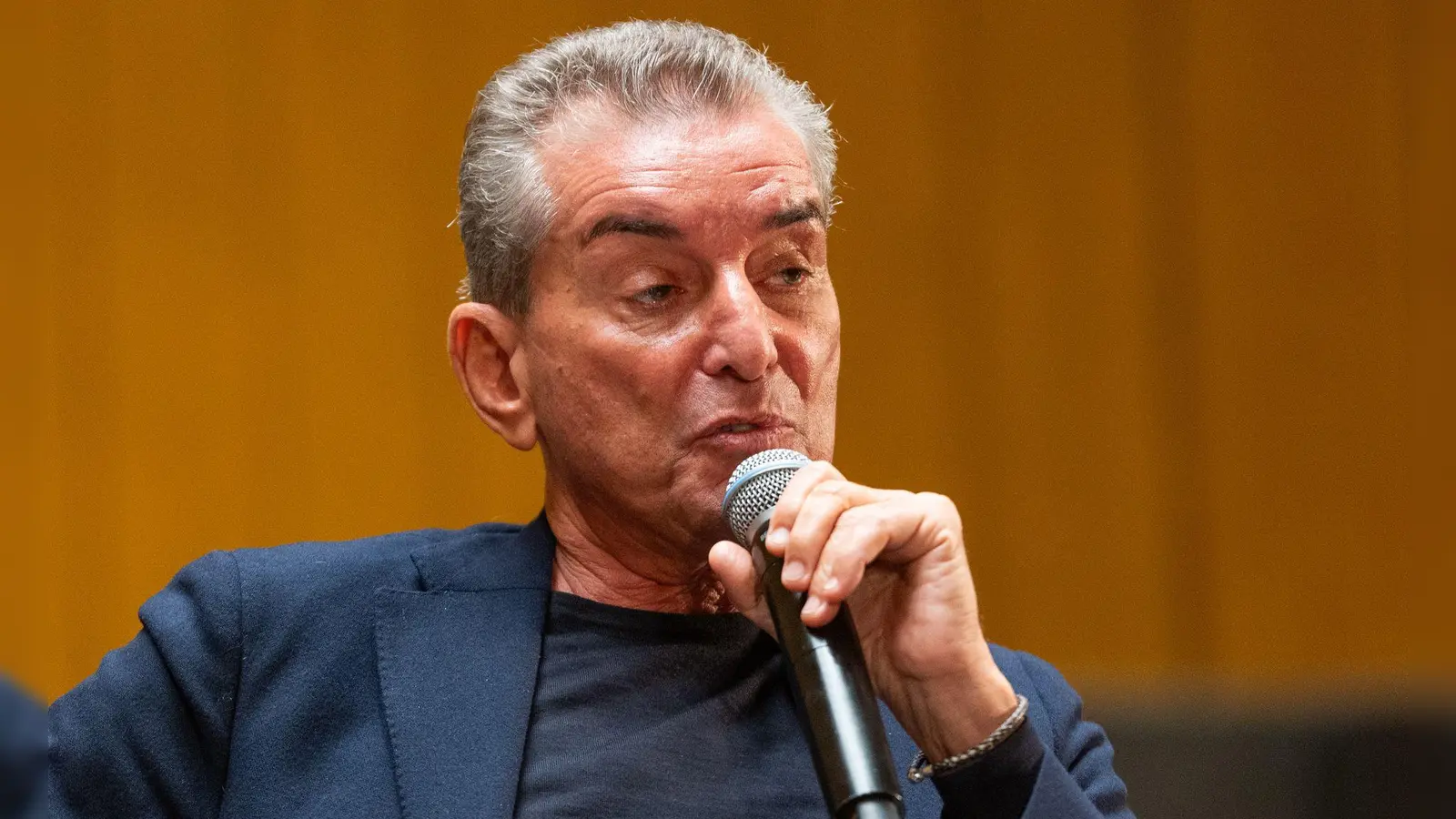 Die Ausladung des Publizisten Michel Friedman in der mecklenburgischen Gemeinde Klütz ruft scharfe Kritik hervor.  (Foto: Christophe Gateau/dpa)
