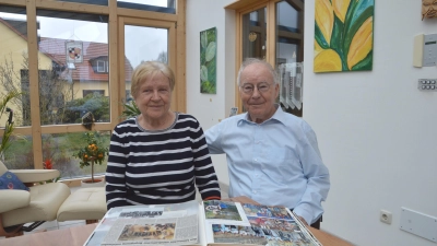 Seit 55 Jahren sind Erika und Frieder Held verheiratet und bereisten gemeinsam die Welt. Nun legt Frieder Held als achtes Buch im Schrenk-Verlag seine „Lebenserinnerungen“ vor. (Foto: Peter Tippl)