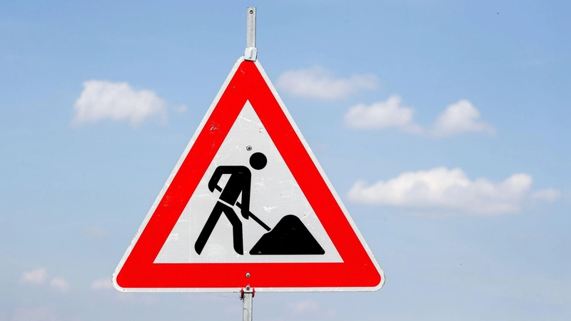 Die Vorarbeiten für einen Geh- und Radweg an den zwei Bundesstraßen von Markt Bibart beginnen. (Symbolbild: Jan Woitas/dpa-Zentralbild/dpa)