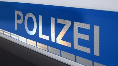 Die Polizei Bad Windsheim ermittelt nun wegen Körperverletzung, Bedrohung und Verstoß gegen das Betäubungsmittelrecht. (Symbolbild: Daniel Vogl/dpa)