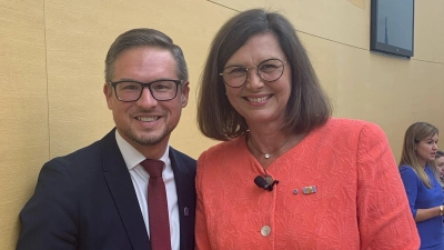 Werner Stieglitz (CSU) aus Markt Erlbach traf bei der ersten Parlamentssitzung auf Landtagspräsidentin Ilse Aigner. (Foto: Werner Stieglitz)