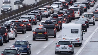 Auf der A6 zwischen Schwabach und Neuendettelsau kam es am Donnerstag zu Verkehrsbehinderungen. (Symbolbild: Marijan Murat/dpa)