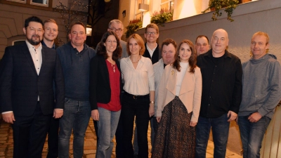 Die anwesenden Kandidatinnen und Kandidaten, die für die CSU in den Uffenheimer Stadtrat einziehen wollen. Einen Bürgermeisterkandidaten stellt die Partei nicht. (Foto: Johannes Zimmermann)