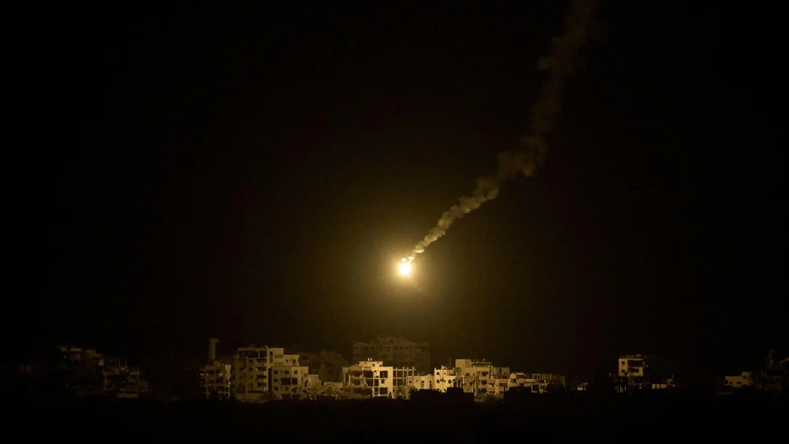 Die israelische Armee hat ihre Angriffe im nördlichen Gazastreifen intensiviert.   (Foto: Leo Correa/AP/dpa)