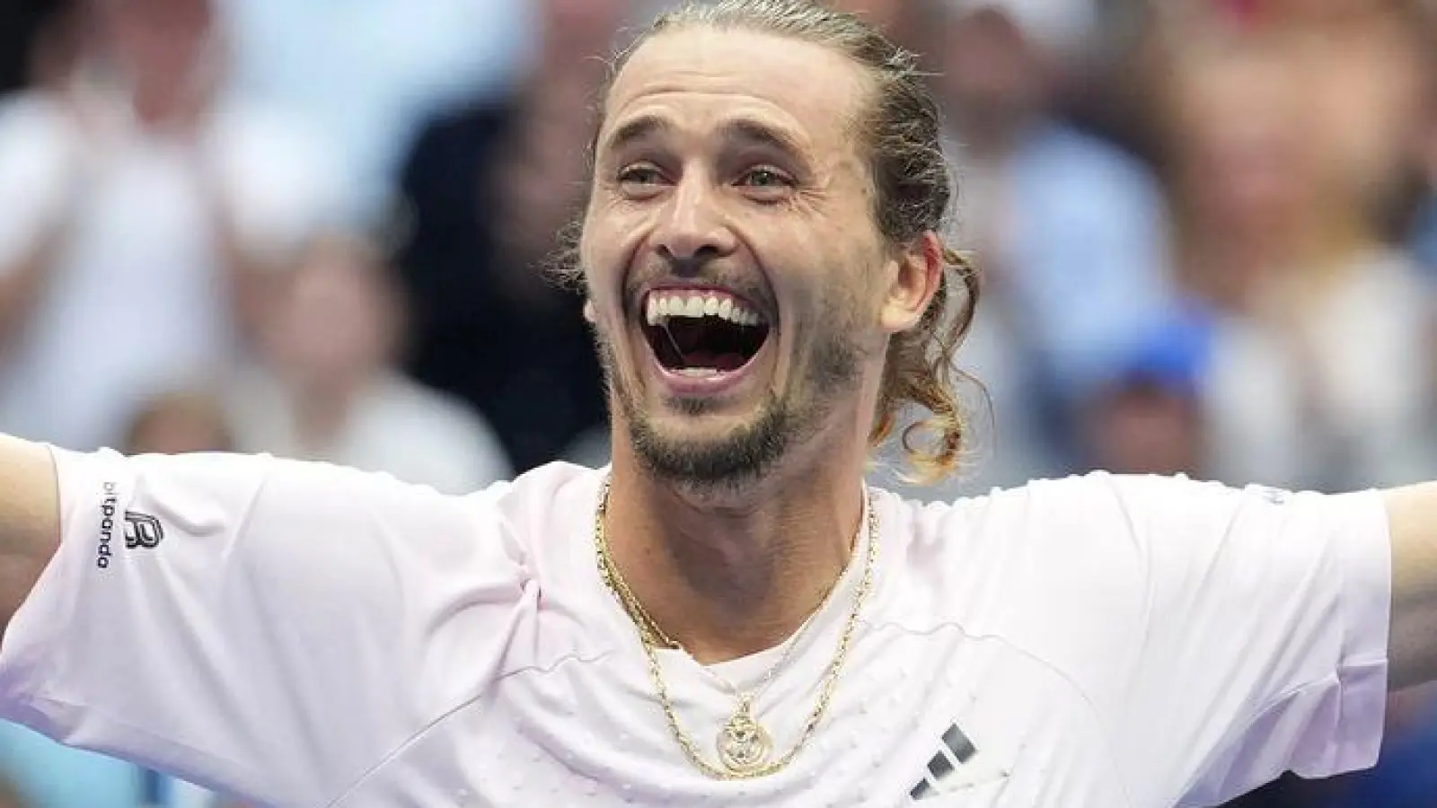 Auch durch den Triumph bei den US Open kam Alexander Zverev seinem Ziel von der Nummer eins näher. (Archivbild) (Foto: Kirsty Wigglesworth/AP/dpa)
