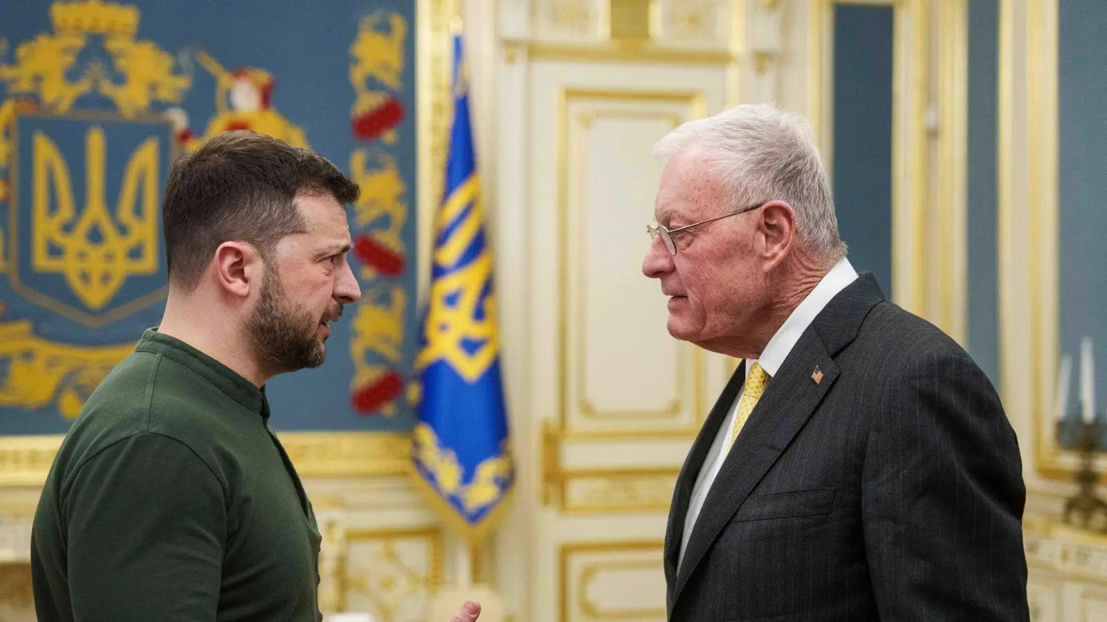 Selenskyj sprach nach dem Treffen mit Kellogg von einer guten Diskussion.  (Foto: Evgeniy Maloletka/AP/dpa)