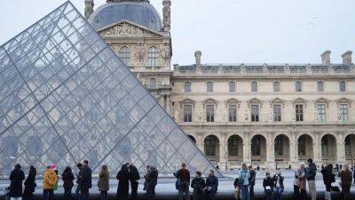 Wegen des Verdachts auf Betrug mit falschen Eintrittskarten kam eine Person in Untersuchungshaft. (Archivbild) (Foto: Thibault Camus/AP/dpa)