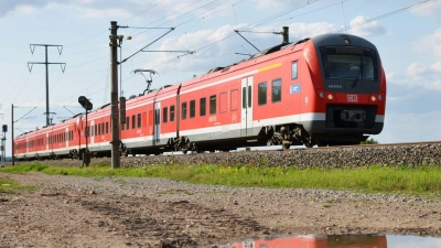 Die S4 der Deutschen Bahn war am Mittwochnachmittag von der Sperrung des Bahnhofs in Ansbach betroffen. (Symbolbild: Johannes Hirschlach)