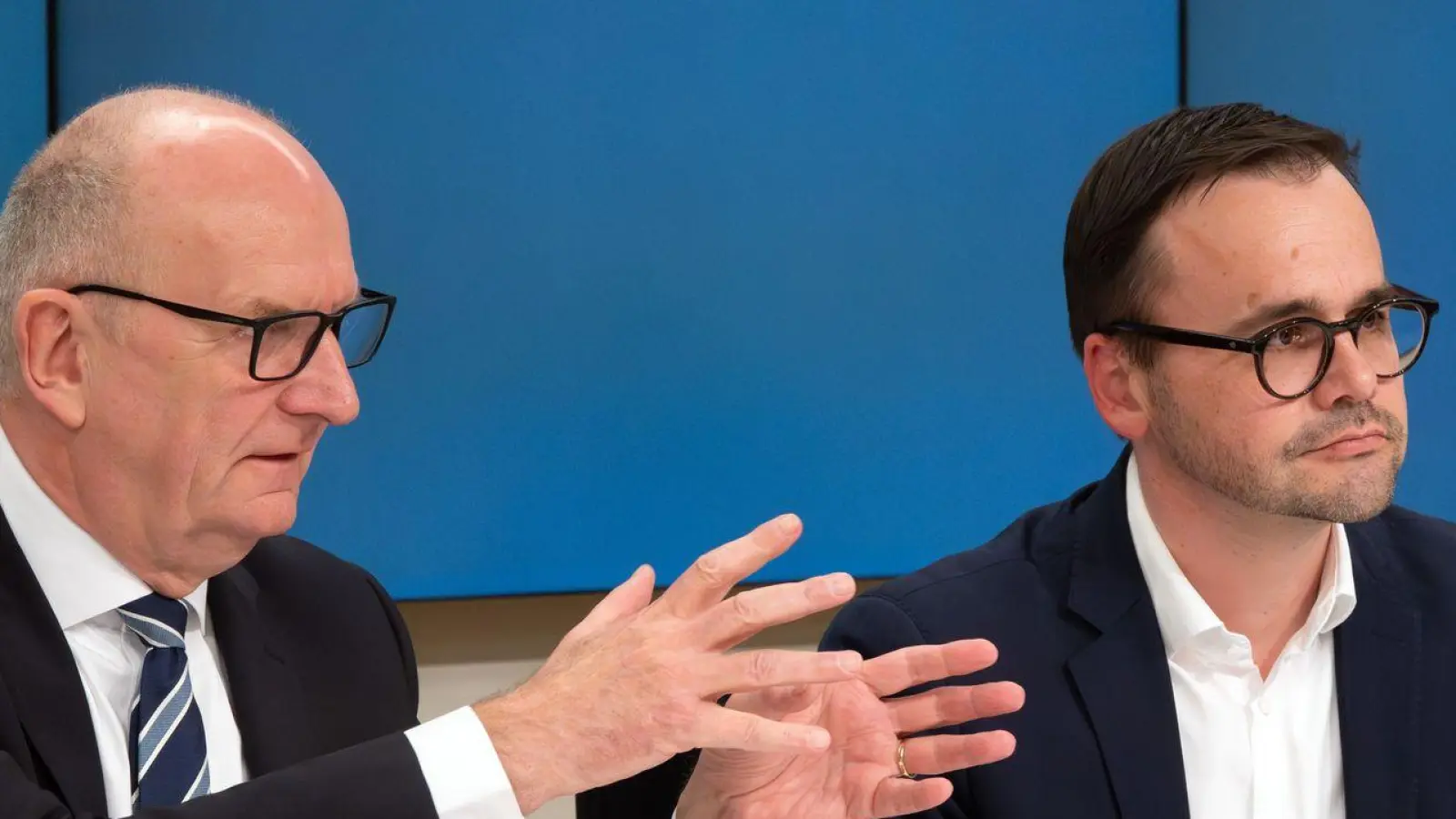 Dietmar Woidke, Brandenburgs Regierungschef, und Jan Redmann, CDU-Landesvorsitzender, präsentieren ihre Ziele für eine gemeinsame Koalition. (Foto: Soeren Stache/dpa)