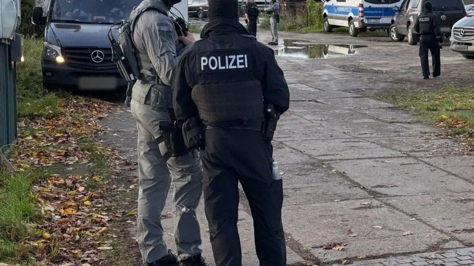 In Nauen wurde ein riesiges Drogenlabor ausgehoben. (Foto: Julian Stähle/dpa)