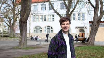 Seit Mai 2023 managt Dr. Florian Diener die Außenstelle der Hochschule Ansbach in Rothenburg. Zuvor war er wissenschaftlicher Mitarbeiter im Studiengang Interkulturelles Management. (Foto: Pauline Held)