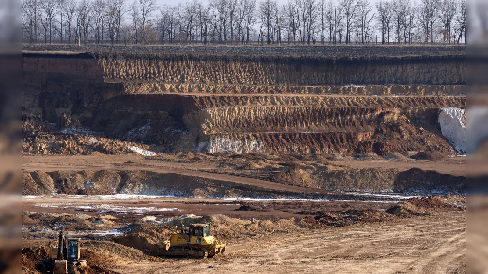 Nach monatelangen Verhandlungen stehen Washington und Kiew anscheinend kurz vor dem Abschluss eines Abkommens über den gemeinsamen Abbau von Rohstoffen. (Symbolbild) (Foto: Efrem Lukatsky/AP/dpa)